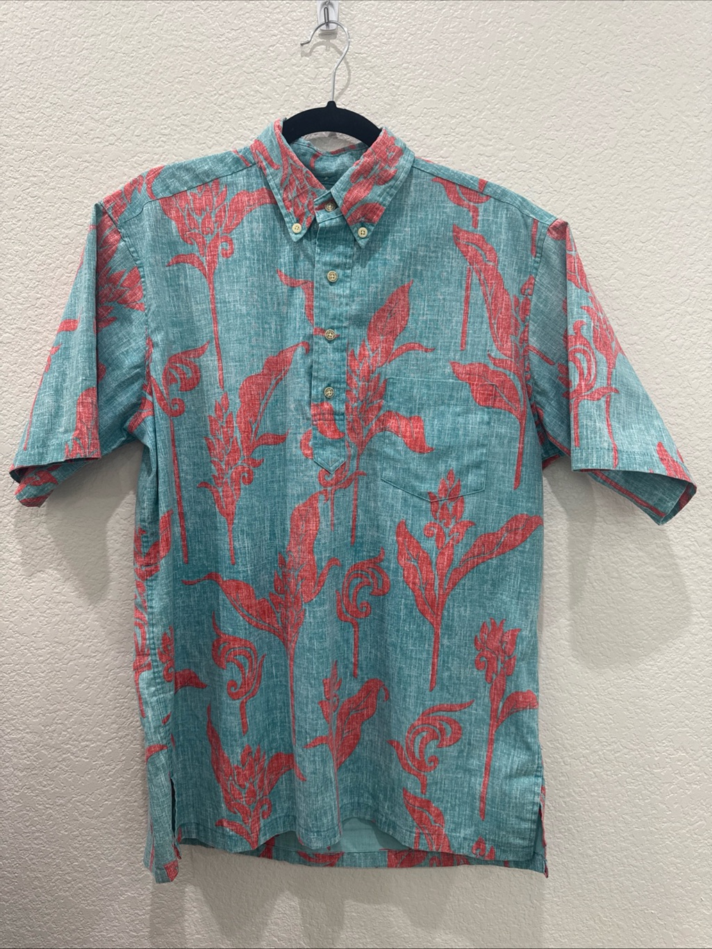 Reyn Spooner Hawaiian Shirt M Blue Red Floral Reverse Print Classic Aloha Button
